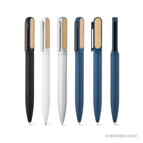 Caneta de alumínio personalizada - Esferográfica em alumínio 94% reciclado com detalhe em bambu no clipe. Escrita em azul até 1,5 km. Fornecida em bolsa de oferta. A cor e o resultado da impressão nos materiais naturais pode variar entre produtos. ø12 x 140 mm | Bolsa: 40 x 155 mm