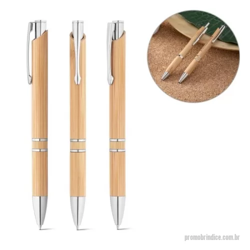 Caneta ecológica personalizada - Esferográfica em bambu com clipe de metal. Até 1,5 km de escrita. Escrita em azul. A cor e o resultado da impressão nos materiais naturais pode variar entre produtos. ø11 x 141 mm