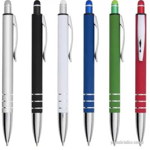 Caneta metálica personalizada - Caneta metálica touchscreen com acabamento emborrachado, acionamento por clique e carga esferográfica azul 1.0mm.