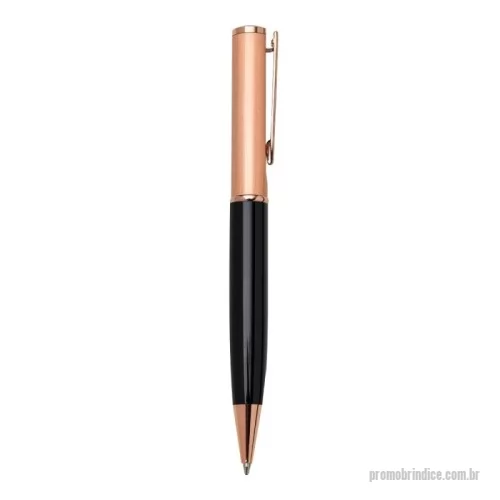 Caneta metálica personalizada - Caneta Metálica Cobre com Detalhe Colorido e Acionamento por Giro Sofisticação, presença e acabamento refinado definem essa elegante caneta metálica cobre, ideal para brindes corporativos de alto padrão. O modelo conta com detalhe inferior colorido, clip em metal resistente e um charmoso detalhe circular na extremidade superior, conferindo um toque de exclusividade. O anel central metálico complementa seu design moderno e profissional.  Equipada com tinta azul esferográfica (1.0 mm), oferece uma escrita suave e precisa. Seu sistema de acionamento por giro reforça a elegância e praticidade da peça.  ???? Especificações Técnicas: Comprimento: 14 cm  Largura: 1,6 cm  Peso aproximado: 34 g  Área para personalização: 4,5 cm x 0,8 cm  Cor da tinta: Azul (1.0 mm)  Acionamento: Rotativo (giro)  Material: Corpo metálico com detalhes em metal e pintura especial