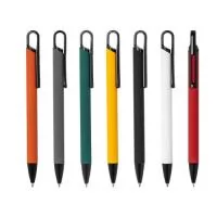 Caneta metálica Personalizada | Caneta metálica com acabamento similar à borracha, carga esferográfica azul 1.0mm e acionamento por clique. - TOTUS BRINDES