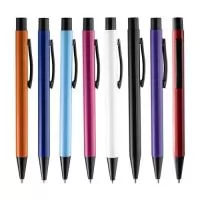 Com acabamento vibrante e de diversas cores, possui acionamento por clique, conta com carga esferográfica azul de 1.0mm, que garante uma escrita macia, fluída e precisa. 