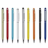  Caneta metálica com touch screen, carga esferográfica azul 1.0 mm e acionamento por rotação.