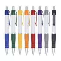 03011C Caneta plástica com detalhe emborrachado, carga esferográfica azul e acionamento por clique. Conheça mais produtos em nossa página exclusiva e faça seu orçamento!