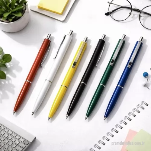 Caneta plástica personalizada - Descrição: Caneta plástica com clip e ponteira em metal. Possui acionamento por clique e carga esferográfica azul de 1.0mm.