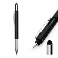 Caneta plástica multifunções, contém réguas com medição em centímetros (alcance 7cm) e polegadas (alcance 3pol), medidor de nível, compartimento superior touch que pode ser desrosqueado para o acesso de mini chaves: Philips e Fenda. Caneta com pintura colorida e detalhes em prata, possui clip metálico e área inferior texturizada. Acionamento por rotação, carga esferográfica na cor azul.