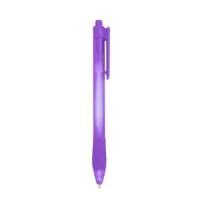 Caneta plástica com corpo leve e detalhe emborrachado para maior conforto na escrita. Conta com carga esferográfica azul de 1.0?mm e acionamento por clique. Ideal para uso corporativo ou promocional, com pedido mínimo de 50 peças.  Especificações:  Comprimento: 13,8?cm  Largura: 1,4?cm  Circunferência: 3,4?cm  Área para gravação: 4,2?cm x 1?cm  Peso aproximado: 8?g