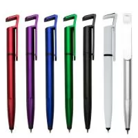 Caneta plástica com suporte para celular, ponteira touch screen e limpador de tela. Carga esferográfica azul 1.0 mm e acionamento por rotação.
