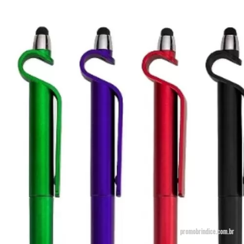 Caneta touch personalizada - **Sobre o Produto**  A **Caneta Plástica Touch com Suporte Personalizada com Impressão UV** é um brinde moderno, funcional e versátil, ideal para empresas que desejam divulgar sua marca de forma criativa e útil.  Além de proporcionar uma escrita confortável, possui **ponteira touch screen** para uso em smartphones e tablets e **suporte integrado para celular**, tornando-se um acessório prático para o dia a dia.  Fabricada em plástico resistente, conta com acionamento por rotação e carga esferográfica azul 1.0 mm, garantindo uma escrita suave e precisa.  **Destaques do Produto**  * Ponteira touch para celulares e tablets * Suporte integrado para celular * Acionamento por rotação * Escrita suave com carga azul 1.0 mm * Brinde moderno e funcional * Excelente opção para ações promocionais  **Personalização**  A personalização é feita por **impressão UV de alta definição**, permitindo a aplicação de logotipos, nomes, frases ou artes coloridas com excelente acabamento, cores vibrantes e maio