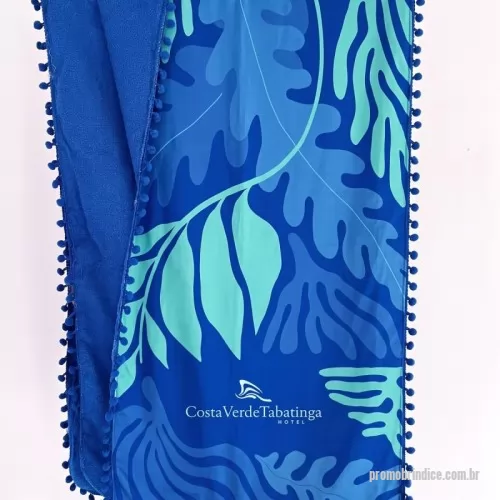 Canga personalizada - Atoalhada 140x100. Canga com toque de toalha e estampa total sem limite de cores: serve de canga e de toalha na areia. Opção de franja, tassel ou pompom. Também em 140x70. Para ações de verão, clubes, hotéis e presentes. Pedido mínimo: 30 peças. Arte criada pelo nosso estúdio, sem custo no pedido fechado. Fábrica própria no Rio de Janeiro e envio para todo o Brasil. Prazo a partir de 15 dias úteis após a aprovação da arte e o pagamento.