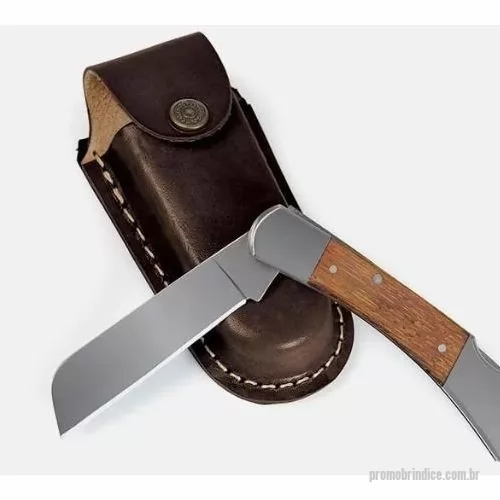 Canivete personalizado - Canivete em Aço Inox com cabo em Madeira. Acompanha bainha em couro com acabamento em costura lateral, aba traseira para cintos e fechamento com lingueta e botão de pressão.