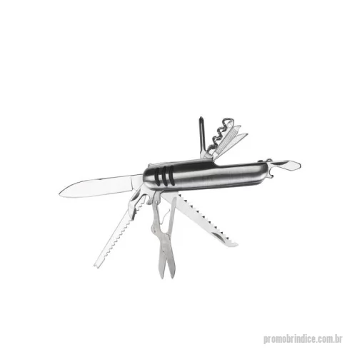 Canivete personalizado - Canivete metal 11 funções com detalhes emborrachados preto(três linhas frente e verso). Possui: lâmina de corte, serrilha, serra madeira, mini tesoura, abridor de latas, abridor de garrafa, chave phillips, lamina de remoção e limpeza, lixa, agulha de sutura e saca-rolhas. Acompanha bainha em nylon.