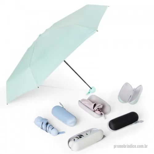 Capa para guarda chuva personalizada - Guarda-chuva manual cápsula em poliéster de impacto impermeável e tecido interno em vinil. Com 6 varetas e estrutura em aço, possui pegador, botão de abertura e alça de Nylon. Acompanha estojo protetor com alça.