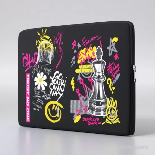 Capa para notebook personalizada - Capa Para Notebook Personalizada, Quando se trata de presentear clientes e parceiros de negócios, é essencial encontrar algo que seja significativo e memorável. Uma excelente escolha de brindes para sua campanha promocional é a case para notebook em neoprene personalizada.  A capa para notebook personalizada não só oferece uma proteção superior para os dispositivos, mas também promove sua marca de forma eficaz. Ao utilizar uma capa de notebook em neoprene com o logo da sua empresa, você garante visibilidade constante, cada vez que seu cliente ou parceiro usar o notebook. Esse tipo de brindes corporativos é muito valorizado por ser útil e sofisticado, deixando uma impressão duradoura.