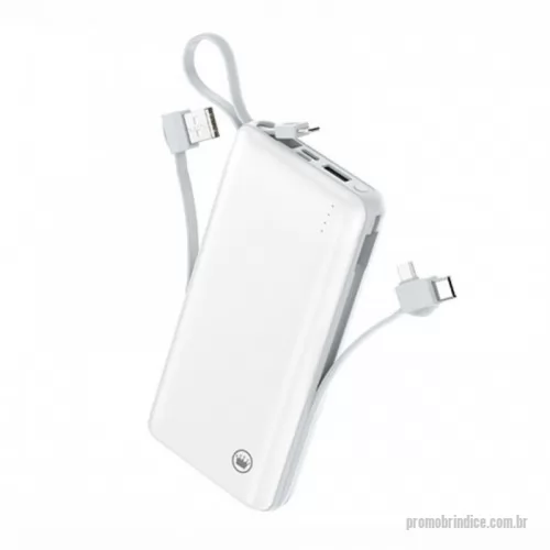 Carregador portátil USB personalizado - O Carregador Portátil KIMASTER tem um design compacto. O uso do acessório é bastante intuitivo, bastando apenas conecta-lo ao aparelho que se deseja carregar, o Power Bank já mostrará a carga restante com suas luzes LED azul, ao desconectar o acessório desliga após alguns poucos segundos. O carregador vem com um cabo Lightning acoplado e um cabo removível Type-C/Micro USB/USB. Não há problemas incompatibilidade de Software, podendo ser utilizado com qualquer versão de um aparelho IOS, ANDROID ou WINDOWS PHONE.  – Carregador com cabo Lightning acoplado  – Design compacto  – Possui porta USB e luz indicativa de carga  – Alta eficiência de conversão da bateria  – Desligamento automático  – Dispositivo inteligente interno que protege contra sobrecarga  – Compatível com smartphones, iPhone, consoles de jogos portáteis, câmeras digitais e outros dispositivos portáteis.  Especificações:  Capacidade real: 10000 mAh  Entrada: DC 5V/2.1A  Saída 1: DC 5V/2.4A  Saída 2: DC 5V/2.4A  Saída 3: DC 5V/