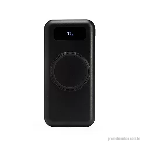 Carregador portátil USB personalizado - Carregador portátil power bank com 10.000mAh e carregamento via indução ou via cabo. Com display digital indicador de bateria, o carregador contém quatro cabos acoplados: Lightning, Tipo-C, V8 e saída USB para o carregamento da própria bateria. Portas de entrada: V8, Tipo-C e duas portas USB. 