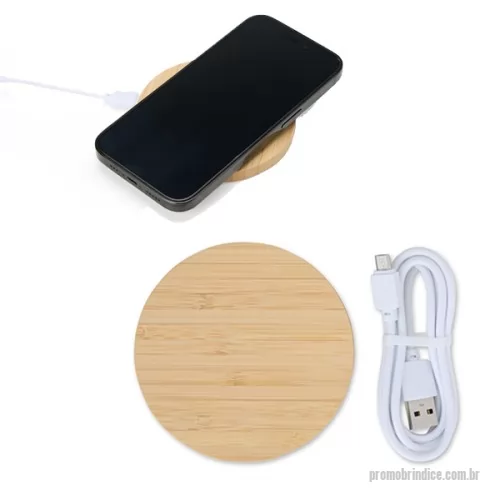 Carregador portátil USB personalizado - Carregador via indução formato disco com indicador de funcionamento em led, feito em Bambu. Compatível com smartphones com tecnologia por indução. Acompanha cabo USB. OBS.: O CARREGADOR APENAS TRANSFERE CARGA, ELE NÃO POSSUI BATERIA PARA ARMAZENAMENTO (NÃO É UM POWER BANK).