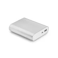 Carregador portátil de alumínio com bateria de Lítio. Capacidade de 8000 mAh. Tempo de vida por volta de 500 ciclos. Entrada/Saída 5V/1A. Acompanha cabo USB/micro. Aconselhável que a primeira carga seja de 12 horas. Consulte opções de gravação.