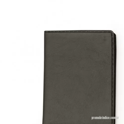 Carteira personalizada - Carteira porta documento em couro sintético de frente e verso liso, parte interna com bolso plástico e duas divisórias para cartões.