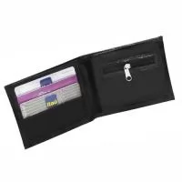 Carteira com Zíper – CAR8 pode ser confeccionada em couro ou sintético nobre diversas opções de materiais e cores (modelo da foto foi confeccionado no sintético Veneza ). Possui diversos compartimentos para notas, cartões, documentos e bolso para moedas e fechamento por zíper. Personalização com gravação em baixo relevo ou silkscreen 1 cor.