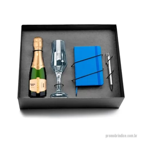 Champanhe espumante personalizado - Kit ideal para reintegração, boas vindas, aniversário, ocasiões especiais para o colaborador, funcionário da sua empresa. Personalize com a sua marca. O kit contém: 01 Espumante Chandon Brut 187ml 01 Taça de vidro 186ml 01 Caderneta com elástico 01 Caneta esferográfica (Consulte modelos) 01 Caixa para presente Entre em contato, informe o seu CNPJ