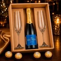 Kit Salton Festa com 2 taças de vidro para champanhe, espumante Salton e 3 bombons Ferrero Rocher. Acompanha caixa para presente assinada Youdu.