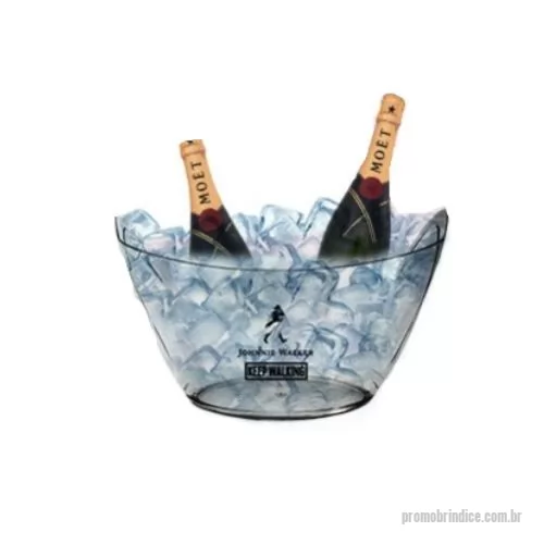 Champanheira personalizada - Champanheira Balde de Gelo Clean produzida em PS disponível em cores translúcidas Coloridas ou em PP em cores sólidas sob consulta- com capacidade para 6 garrafas de 650 ml e mais o gelo em cubos- medidas da parte superior: 22-5 de largura x 39-5 de comprimento- parte inferior: 12 x 23- 20 peças por caixa pesando cada 0-50 kg cada- pesado 11-0 kg cada caixa e medidas da caixa = 57x42x57- estampa de logo em silk somente a 1 cor a traço localizado frente em área localizada de 8-0 cm x 12-0 cm. 