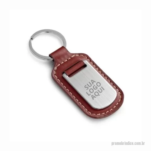 Chaveiro de couro ou sintético personalizado - Chaveiro de Couro Personalizado. Brinde para empresas: Chaveiro elegante, confeccionado em couro sintético e metal, é um brinde sofisticado para a sua linha de brindes corporativos. Com dimensões de 39 x 74 x 5 mm, este brinde é fornecido em uma caixa presente, ideal para demonstrar reconhecimento e valorização aos colaboradores e parceiros da empresa. É um brinde prático e estiloso que certamente será apreciado por todos.