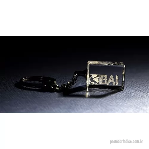 Chaveiro de cristal personalizado - Chaveiro com cubo de cristal. Gravamos qualquer imagem, logo ou texto dentro do cristal.