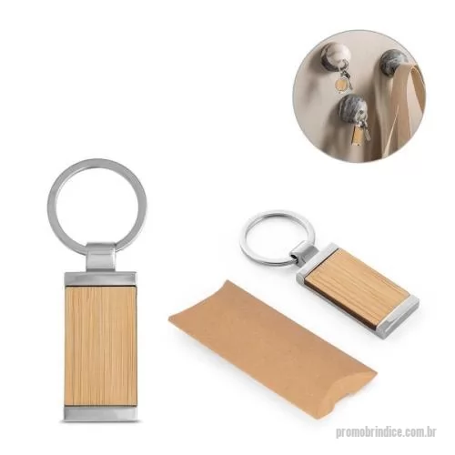 Chaveiro ecológico personalizado - Chaveiro retangular em bambu com revestimento em metal. Fornecido com bolsa em cartão kraft. 22 x 47 x 5 mm