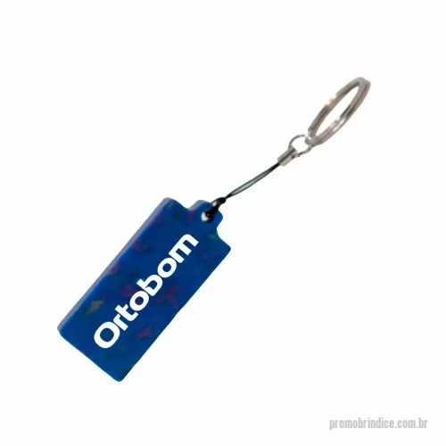 Chaveiro ecológico personalizado - Green Plasticaria, fabricado 100% com plástico reciclado, produto inovador e eco sustentável, medindo 6x2,5cm, a escolha ideal para o meio ambiente e para adequação às estratégias corporativas de ESG.