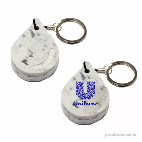 Chaveiro ecológico personalizado - Green Plasticaria, fabricado 100% com plástico reciclado, produto inovador e eco sustentável, medindo 5,5x4,0cm, a escolha ideal para o meio ambiente e para adequação às estratégias corporativas de ESG.