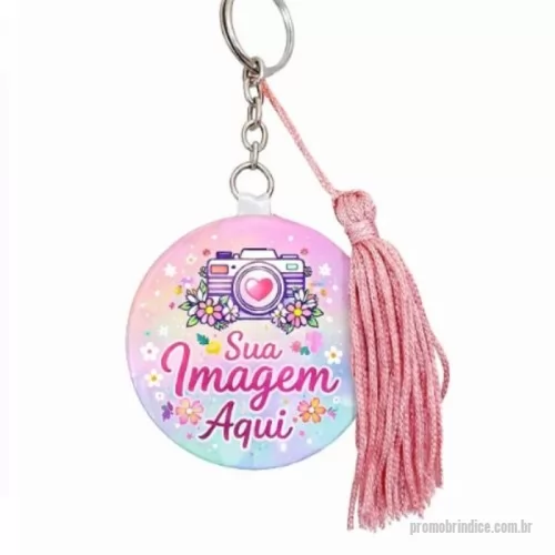 Chaveiro espelho personalizado - **Sobre o Produto**  O **Chaveiro Espelho Personalizado da Nakalu Brindes** é um brinde prático e funcional, ideal para brindes corporativos, ações promocionais, lembranças e kits personalizados.  Compacto e elegante, pode ser usado em bolsas, mochilas, chaves ou nécessaires, mantendo sua marca sempre em evidência.  **Destaques do Produto**  * Espelho funcional * Leve, compacto e resistente * Excelente custo-benefício * Acabamento de qualidade  **Personalização**  A impressão é realizada a laser, sem limite de cores, garantindo ótima definição e durabilidade.  **Prazo de Produção**  O prazo de produção e envio inicia após a aprovação do layout.  **Especificações Técnicas**  * Tampa: Metal resistente * Interior: Espelho de vidro * Chaveiro: Níquel com argola metálica * Impressão: Laser (sem limite de cores) * Revestimento: Película protetora * Tamanho: 5,5 cm * Personalização: Arte, logotipo, frase ou identidade visual  **Observação:** Produto destinado exclusivamente ao uso como chavei
