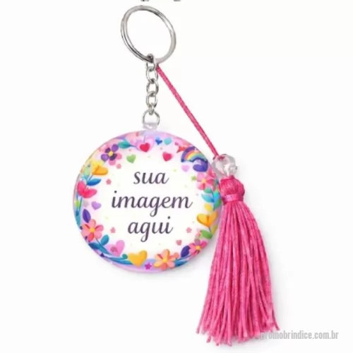Chaveiro espelho personalizado - **Sobre o Produto**  O **Espelho Chaveiro Personalizado com Tassel e Miçanga** combina praticidade, elegância e um acabamento diferenciado. Compacto, é ideal para levar na bolsa, mochila, carteira ou nécessaire, sendo uma excelente opção para brindes, lembrancinhas e presentes personalizados.  **Destaques do Produto**  * Compacto, leve e funcional * Tassel decorativo e miçanga transparente * Ideal para uso diário * Excelente opção para brindes e lembranças * Acabamento de alta qualidade  **Especificações Técnicas**  * Tampa: Metal resistente * Espelho: Vidro * Chaveiro: Argola em níquel * Tassel decorativo (cor escolhida no momento do pedido) * Miçanga transparente * Impressão: Laser (sem limite de cores) * Revestimento: Película protetora para maior durabilidade  **Personalização**  Personalize com arte, logotipo ou frase. A produção é iniciada somente após a aprovação final do layout ou da primeira peça.  **Observação:** Produto destinado exclusivamente ao uso como chaveiro.
