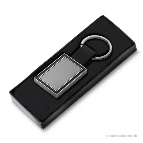 Chaveiro metálico personalizado - Chaveiro de metal em níquel brilhante com alça em PU, chapinha central no grafite e verso liso.