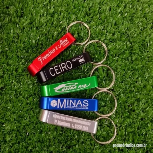 Chaveiro personalizado - Chaveiro abridor de metal formato “pé de galinha”. Largura :  1,1 cm  Comprimento :  6,5 cm  Medidas aproximadas para gravação (CxL):  5,3 cm x 1 cm  Tamanho total aproximado  (CxL):  8,4 cm -comprimento com argola  Peso aproximado (g):  10