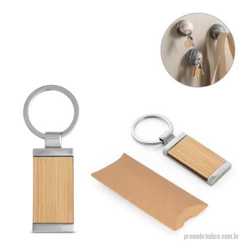 Chaveiro personalizado - Chaveiro de bambu + metal, fornecido com bolsa em cartão kraft.