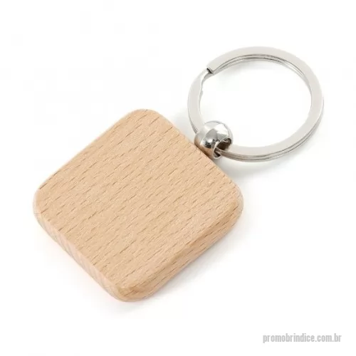 Chaveiro personalizado - Descrição: Chaveiro em madeira com formato quadrado.  Altura :  3,5 cm  Largura :  3,5 cm  Espessura :  0,7 cm  Comprimento :  com argola 7,1 cm  Medidas aproximadas para gravação (CxL):  3,5 cm x 3,5 cm  Peso aproximado (g):  11
