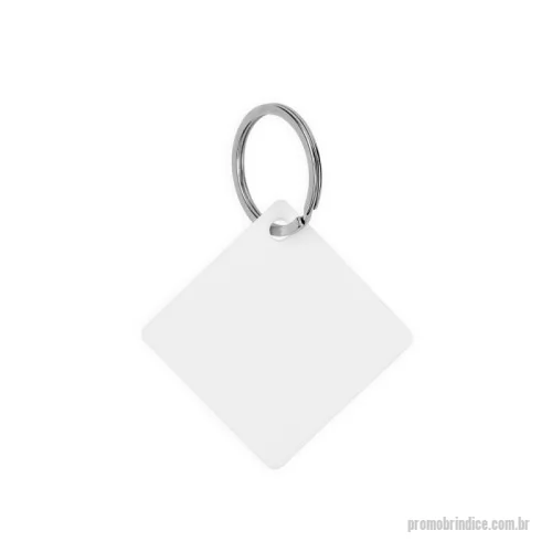 Chaveiro personalizado - Chaveiro em acrílico transparente no formato quadrado, com frente e verso lisos, ideal para personalizações com impressão digital, fotos ou logotipos. Conta com prendedor plástico que conecta à argola metálica, garantindo praticidade no uso. Leve, versátil e resistente, é perfeito para brindes promocionais, lembrancinhas ou uso pessoal.  Largura: 4,5 cm  Comprimento: 4,5 cm  Espessura: 0,3 cm  Comprimento total com argola: 8,4 cm  Área para gravação: 5,8 cm x 5,8 cm  Peso aproximado: 8 g (estimado com base no padrão desse tipo de chaveir