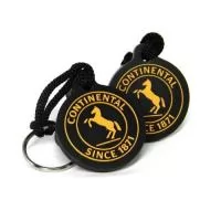 Chaveiro Emborrachado, Gravação em Alto relevo com a logo do cliente. Desenvolvimento de formato específico. Acabamento em cordão de nylon e argola (ou em corrente metálica e argola).