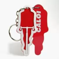 Chaveiro Emborrachado, Gravação em Alto relevo com a logo do cliente. Desenvolvimento de formato específico. Acabamento em cordão de nylon e argola (ou em corrente metálica e argola).
