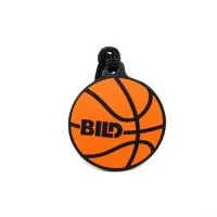 Chaveiro Emborrachado, Gravação em Alto relevo com a logo do cliente. Desenvolvimento de formato específico. Acabamento em cordão de nylon e argola (ou em corrente metálica e argola).
