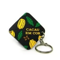 Chaveiro Emborrachado, Gravação em Alto relevo com a logo do cliente. Desenvolvimento de formato específico. Acabamento em cordão de nylon e argola (ou em corrente metálica e argola).