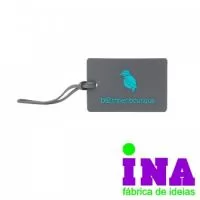 Chaveiro Emborrachado, Gravação em Alto relevo com a logo do cliente. Desenvolvimento de formato específico. Acabamento em cordão de nylon e argola (ou em corrente metálica e argola).