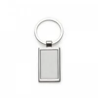 Chaveiro de metal retangular com chapa central, verso liso.