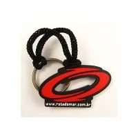 Chaveiro Emborrachado Gravação em Alto relevo com a logo do cliente.  Desenvolvimento de formato e marca específica. Acabamento em cordão de nylon e argola (ou em corrente metálica e argola). Faça seu orçamento.