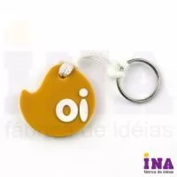 Chaveiro Emborrachado Gravação em Alto relevo com a logo do cliente.  Desenvolvimento de formato e marca específica. Acabamento em cordão de nylon e argola (ou em corrente metálica e argola). Faça seu orçamento.