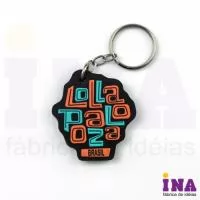 Chaveiro Emborrachado Gravação em Alto relevo com a logo do cliente.  Desenvolvimento de formato e marca específica. Acabamento em cordão de nylon e argola (ou em corrente metálica e argola). Faça seu orçamento.