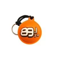 Chaveiro Emborrachado Gravação em Alto relevo com a logo do cliente.  Desenvolvimento de formato e marca específica. Acabamento em cordão de nylon e argola (ou em corrente metálica e argola). Faça seu orçamento.