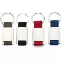 Chaveiro de metal com detalhe colorido em nylon. Metal liso e fosco de ambos lados. Em nossa página exclusiva você encontra esse e muitos outros produtos. Confira!